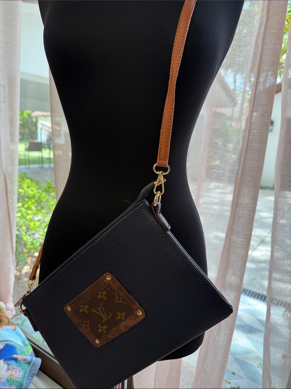 Blue Leather Crossbody Bag with Brown Strap and Louis Vuitton patch - Picture 4 of 6